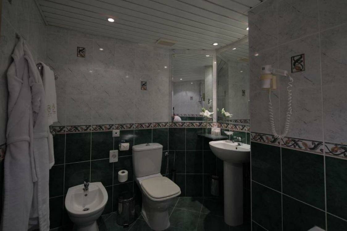 Фотографии номера Номер делюкс комфорт с 1 двуспальной кроватью в Гостинице Жемчужина Сочи