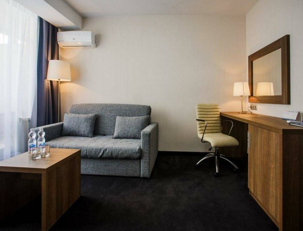 Фотографии номера Номер делюкс комфорт с 1 двуспальной кроватью в Гостинице Жемчужина Сочи