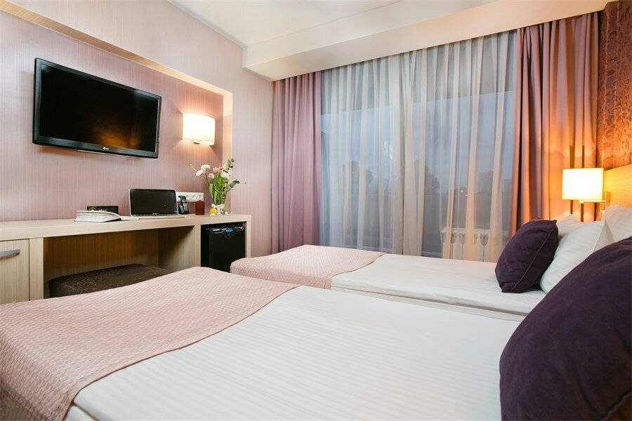 Фотографии номера Стандарт Бизнес с двумя раздельными кроватями в Гостинице Жемчужина Сочи