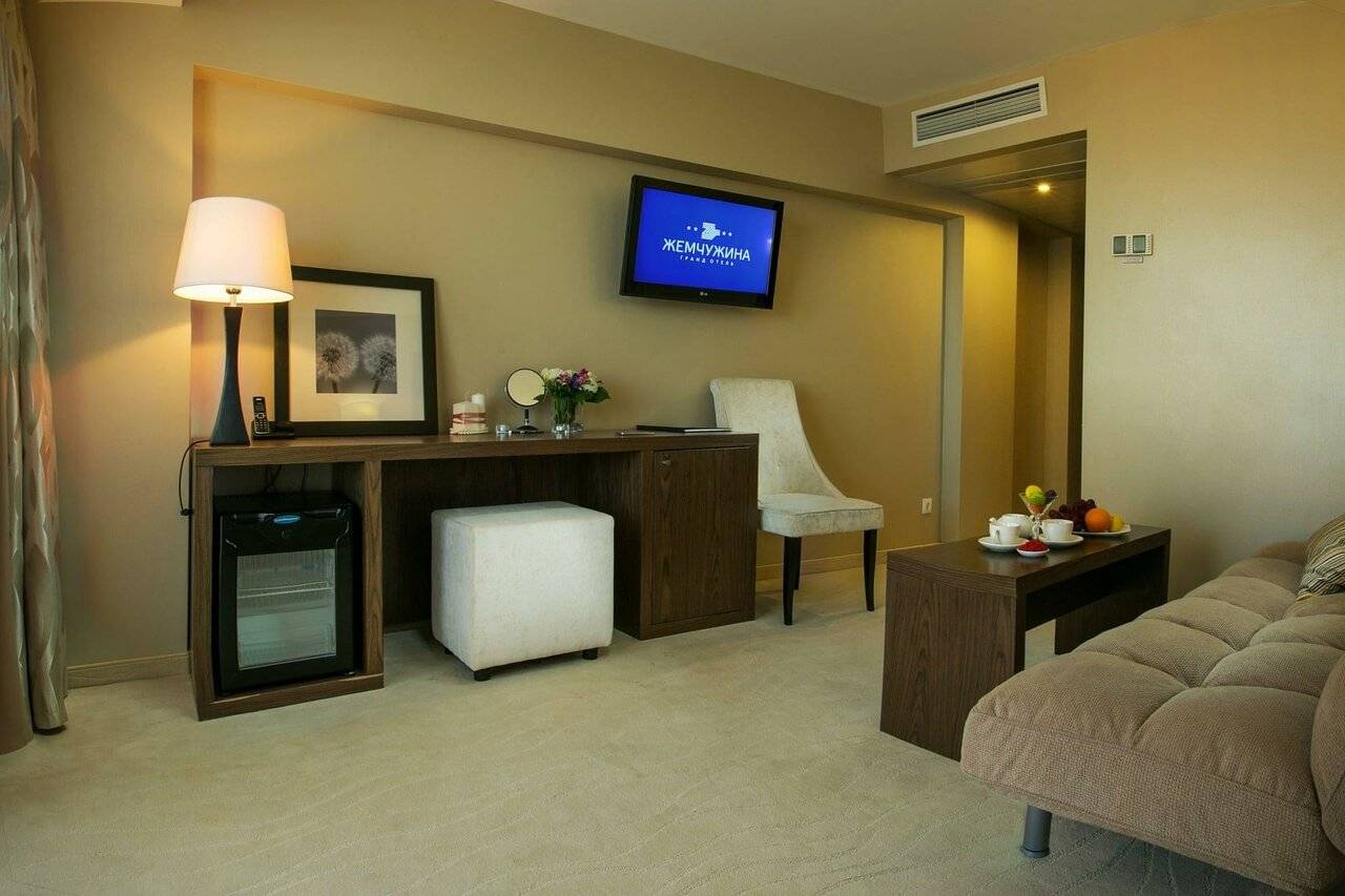 Фотографии номера Номер люкс премиум с 1 двуспальной кроватью в Гостинице Жемчужина Сочи